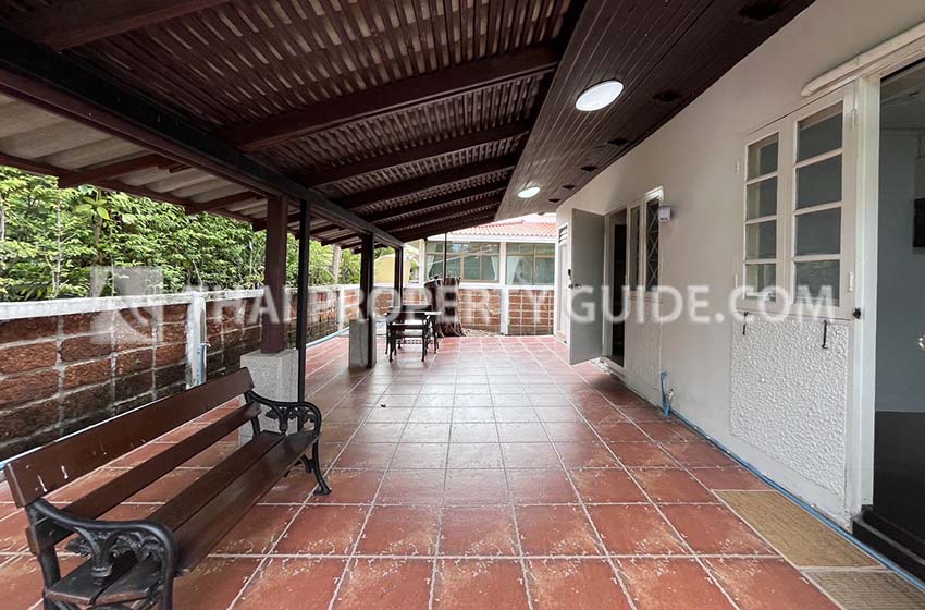 House with Shared Pool in Srinakarin 